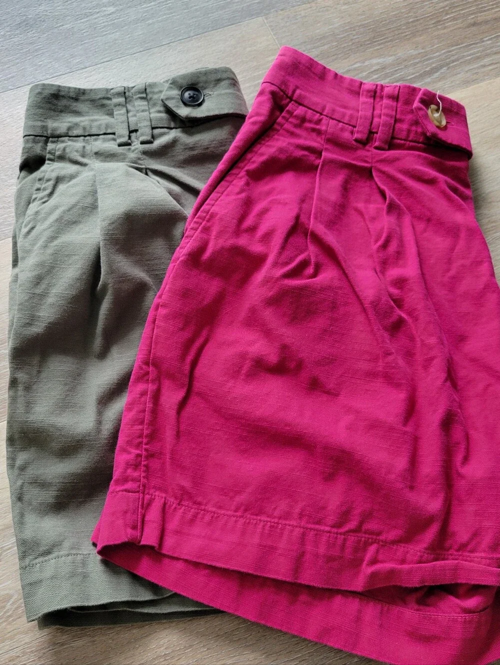 Size 0 Shorts In Green And Pink Loft (two )